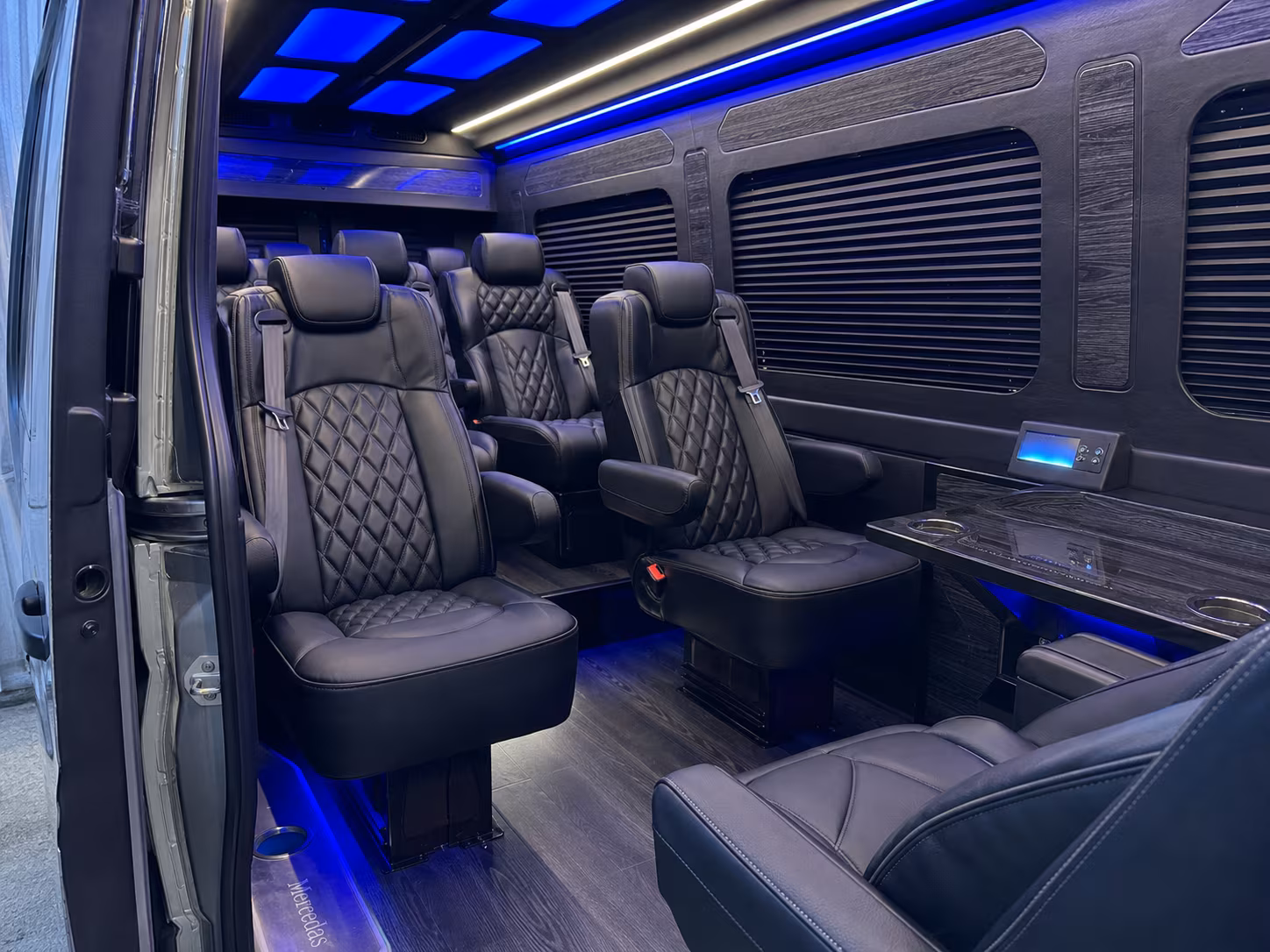 Nashville Airport Shuttle & Transportation party bus exterior