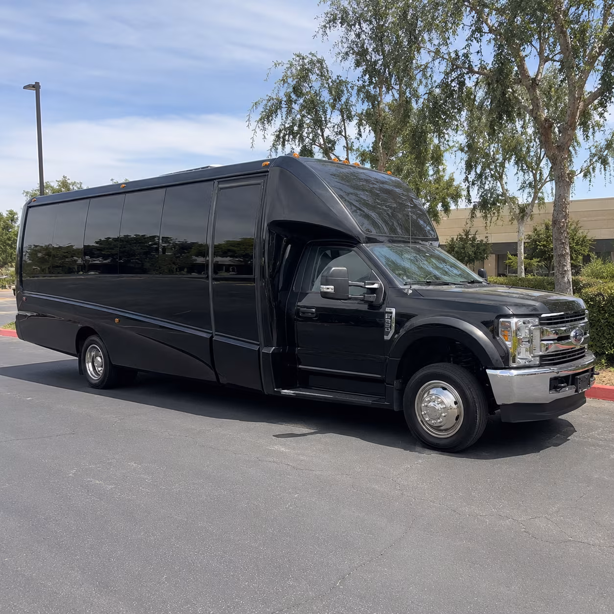 Nashville Birthday, Sweet 16, & Quinceañera Transportation party bus exterior