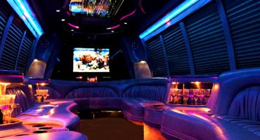 18 people party bus interior